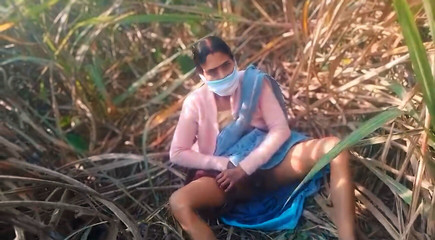 Village Bhabhi Fingering Sugarcane