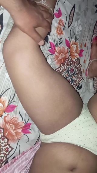 Sexy Bhabhi Ji's Sexy Figure.