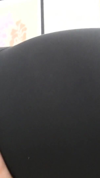 Curvy Ass Shaking and POV Face Sitting in Black Leggins and Shiny Spandex Leggins Bei Big Butt Amazone Amanda.