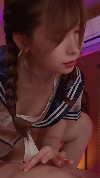 So Popular She S Reserved in Advance a Home-delivery Men S Massage Parlor Service!. 2