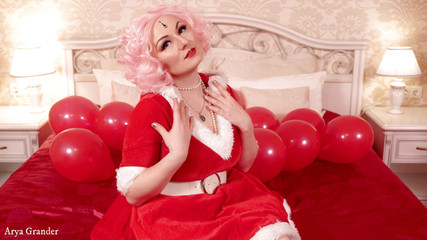 Pillow masturbation and air balloons fetish santa MILF