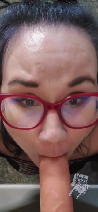 BBW BJ on 9in Thrusting Dildo