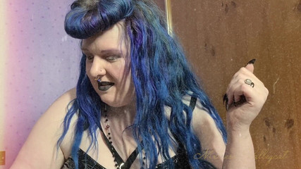 Goth Ghoulfriend Picks Your Halloween Costume