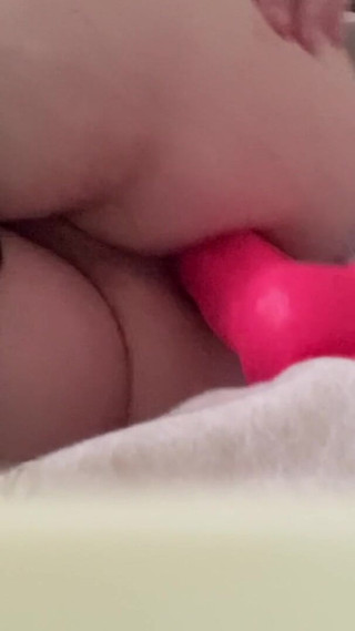 Anal Ponk Giant Dildo Masturbating Intersexual Skank