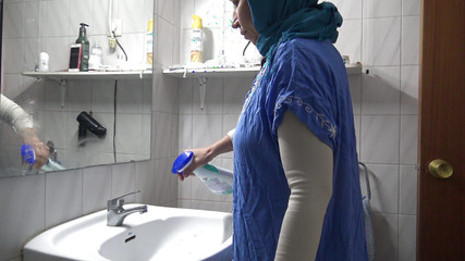 Syrian Refugee Cleaning Maid Lets German Boss Cum Inside Her Vagina