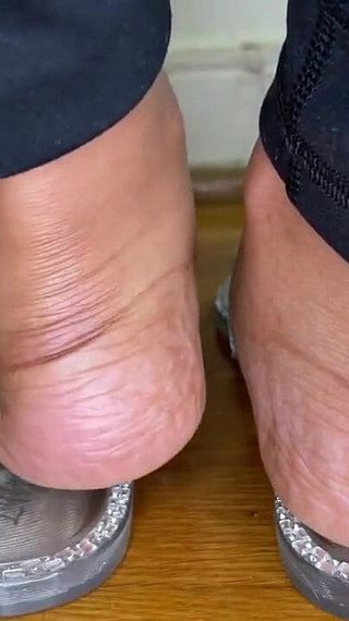 Stepmommy Plays with Her Flip Flops on Her Feet