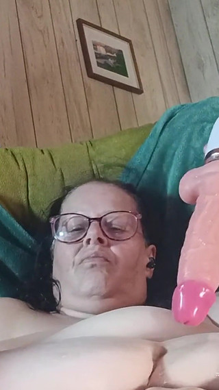 Handy Randy Does More Than Clean Her Pipes Fucks Her Hard N Right