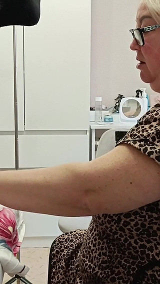 The Neighbor Plays with My Dick with Her Hands and Mouth Until I Cum