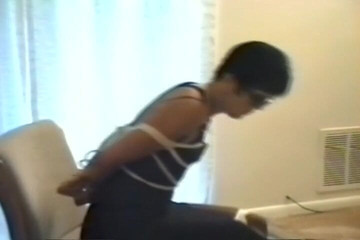 Short Haired Babe Enjoy Her Legs and Arm Get Tied up