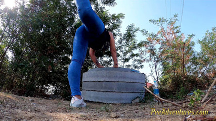 Chubby girls pee in her colants on a fitness session outdoor