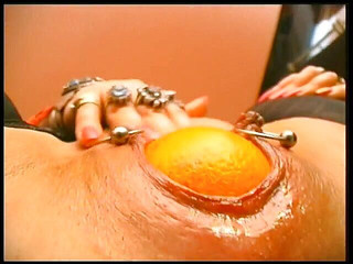 Mature bbw gaping pussy and masturbating