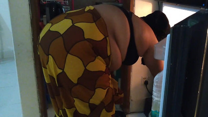 When My Neighbor BBW Hot Stepaunty Open Fridge Door & Take Food Just Then I Fuck Her Anal