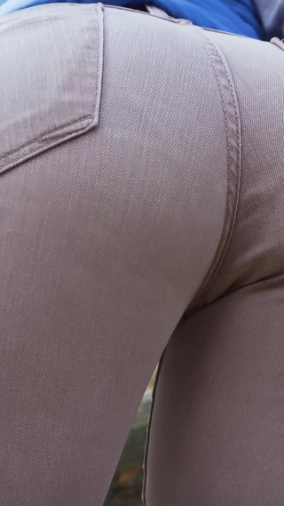 Real amateur in tight pants showing off her visible panty line ass outdoor