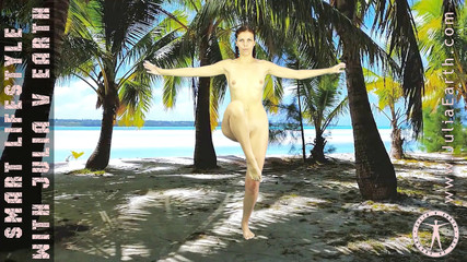 Isometric workout with Julia V Earth. Part 3: Strength.