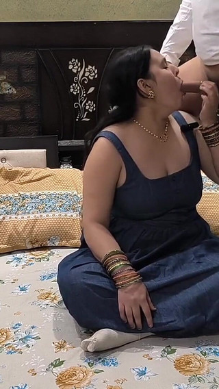 Puja Bhabhi Fuck with Tailor for Stitching a Dress Free of Cost