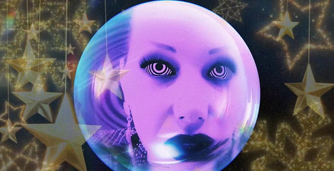 Time to Decorate the Christmas Tree! What a Strange Ball You Never Noticed Before!?