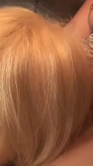 Teen Kayla Mason and Cala have threesome sex to please their pussies