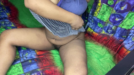 Indian Hot Bhabhi Ne Chut Me Fingering Krke Pani Nikala