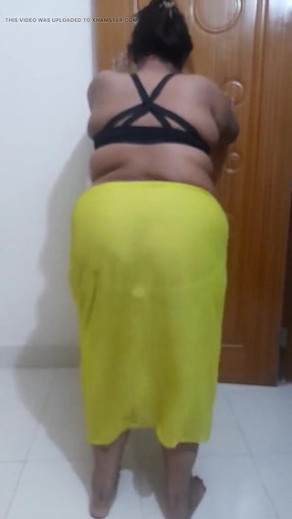 Step Mom Show Her Ass to Stepson Deshi Step Mom Hot Sex