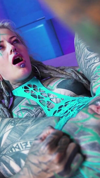 Illuz Has a Huge Strapon to Use on Anuskatzz