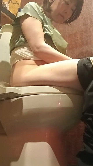 Japanese MILF Peeing
