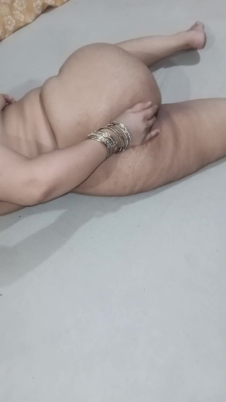 I was getting very hot, I wanted to get my ass fucked, I had fun with my fingers in the ass and milk milk.