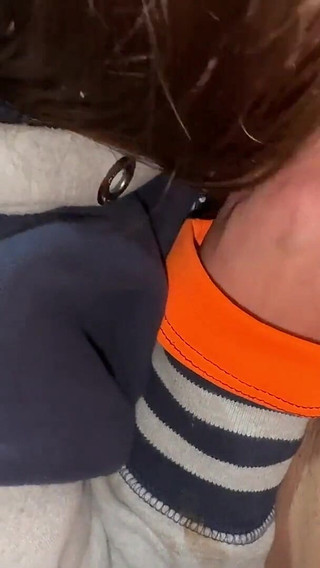 Condiendo Duro a Mi Hermanstra Ella Estaba Descansando Y La Levando