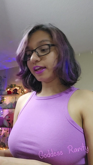 Goddess Rarity Gets Distracted on Stream