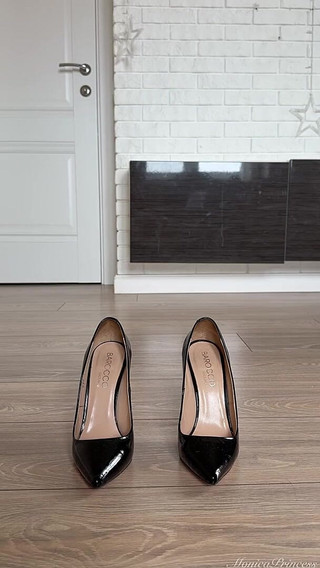 Pumps off, Power on - High Heels Rip off