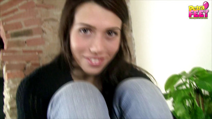 Teenage babe petra loves playing with her feet