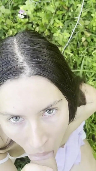 Quick Outdoor Blowjob
