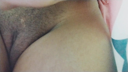 The Lone Girl Put Out Her Finger to Extinguish the Fire of