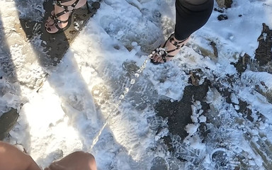 PISS BLOW Pissing on desperate Hotelmanager’s strappy heels