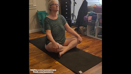 Hot MILF Does Pussy Yoga!
