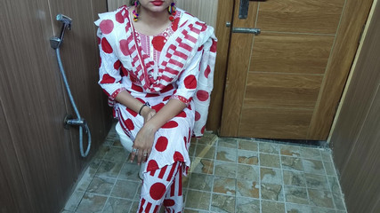 Hindi Teen Stepson Sneakes Behind Stepmom Changing Clothes and She Likes This in Hindi Audio