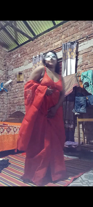 Hot Bhojpuri Strip Dance in Saree Desi Girl Slow Seduction