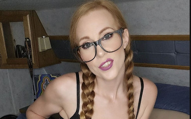 Sunsetred Spreads Her Legs