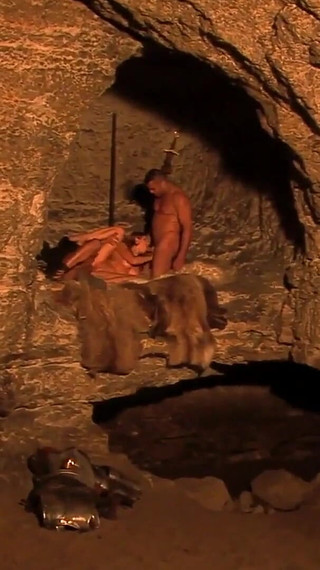 Amorous tris with Mona Lee an unfaithful slut prepares to get penetrated in the ass by two cocks and take it in the mouth