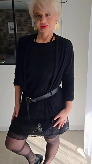 MILF Devoile Sa Lingerie