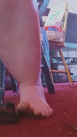 Barefoot Sewing with an Old Bakelite Pedal