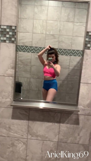 A Little Naughty at The Gym My Pussy Was so Wet
