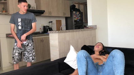 Masturbating with My Stepsister - Huge Ass - in Spanish