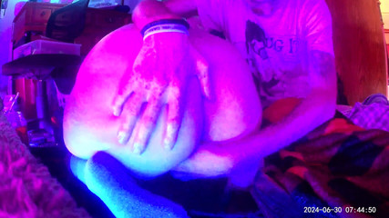 Doggie Fingers Behind