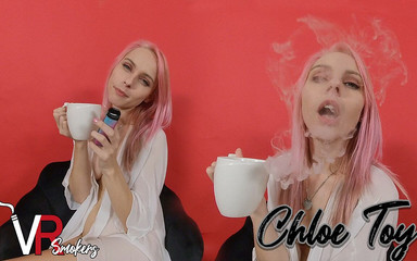 Chloe Toy - Vaping