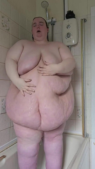 Sensual Shower of an SSBBW Goddess Part 1