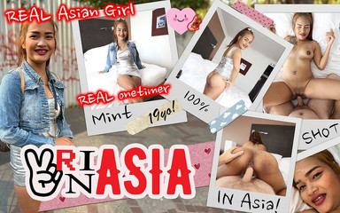 Supercute Saleslady Gets Fucked Before Arriving at Work