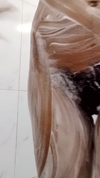 I'm Cummmming!!! - Hot MILFs Cum Hard Need You While Bathing