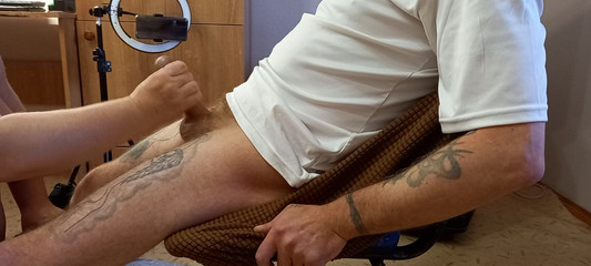 fat woman jerks off my cock in the morning before cumshot