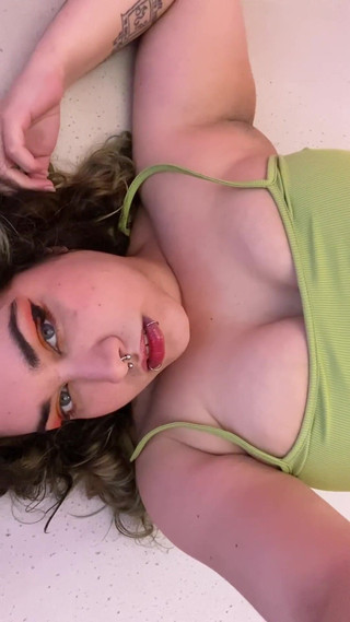 Sensual Big Tits Acaricindose