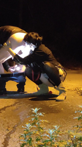 Horny MILF Gives Passionate Rimjob on a Public